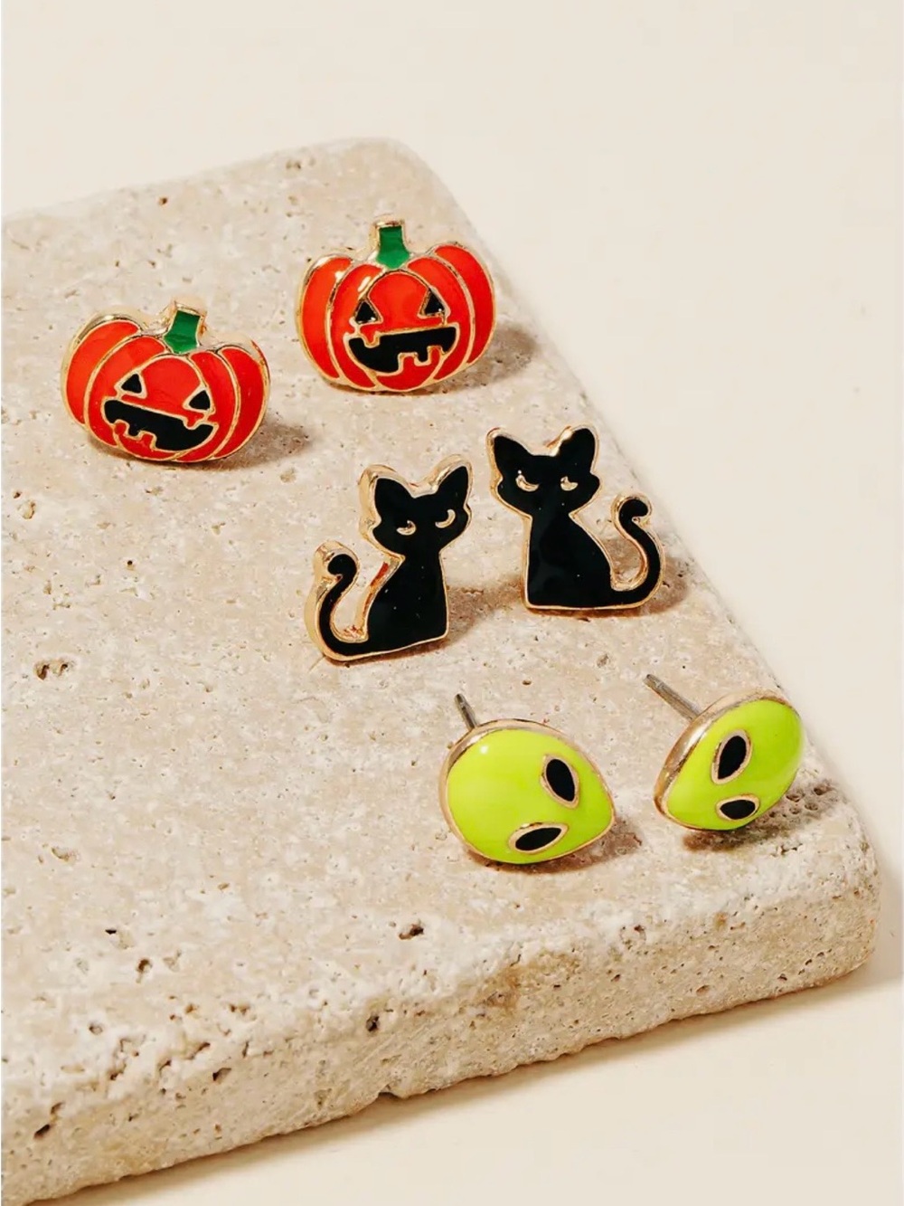 Alien, 👽 black cat 🐈⬛ & Orange Pumpkin 🎃 Halloween Stud Earrings - Picture 2 of 3